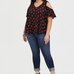 GEORGETTE FLUTTER SLEEVE COLD SHOULDER BLOUSE